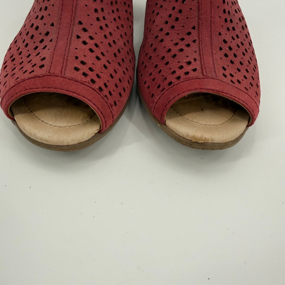 Earth Keri Burgundy Suede Leather Perforated Peep-toe Booties Women Size 9.5B - Picture 4 of 11